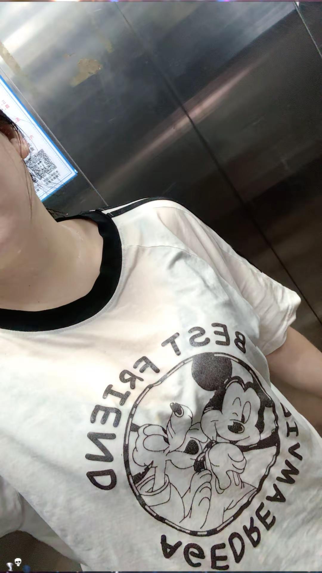 天老爷 你开的是爱马不是宝马 没必要下那么大的雨