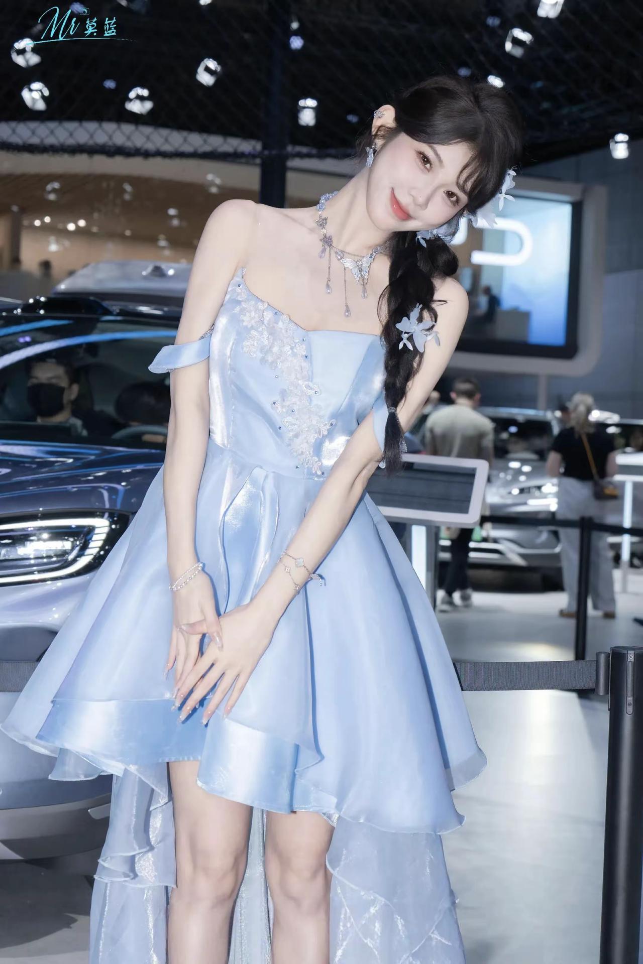 车模小姐姐