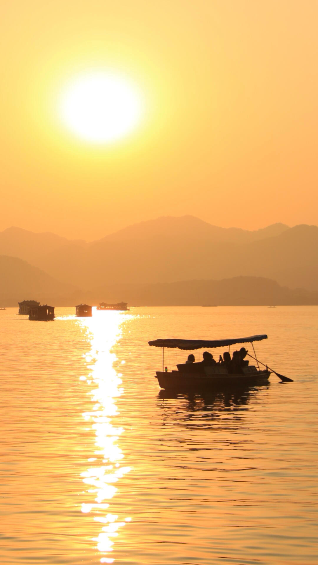 在杭州解锁新年第一抹金杭州新年的金色浪漫藏不住了 新年的杭州被金辉温柔包裹，良渚