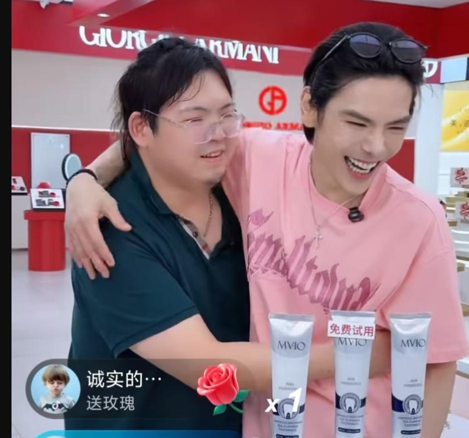 不仅向华强和向太懵了。

就连郭碧婷和向佐也懵了。

谁也没想到有刑事暴力前科的
