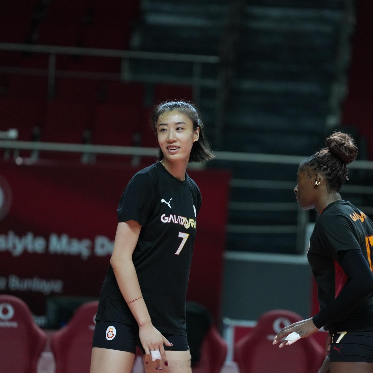 王媛媛 参加球队训练。 