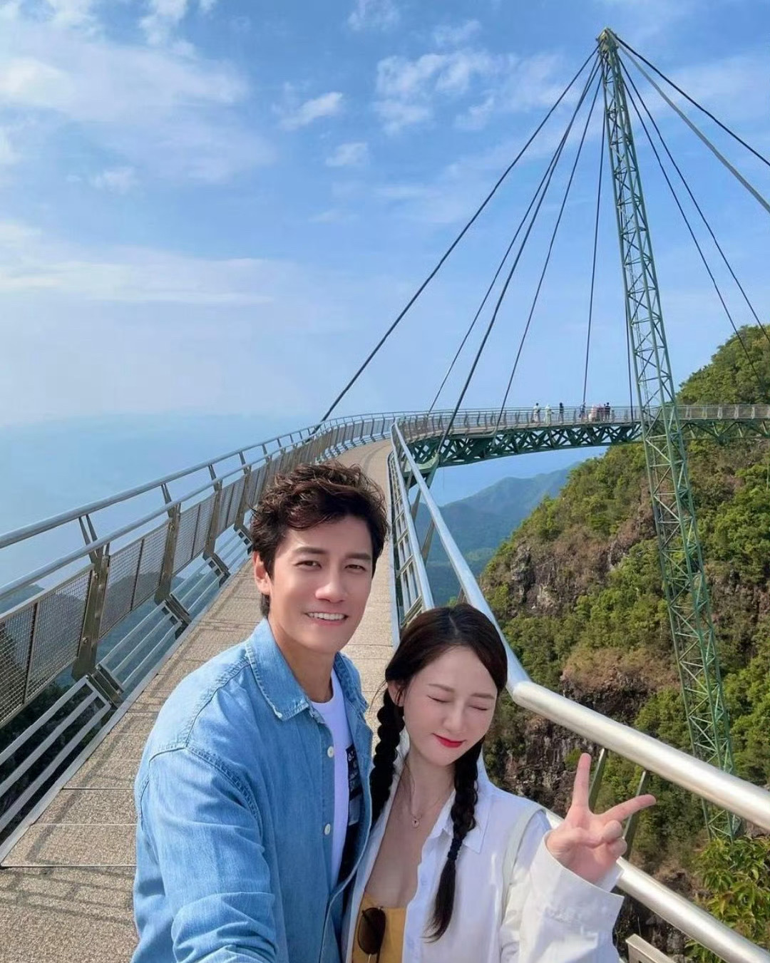 #陈乔恩Alan婚礼#陈乔恩的婚礼将在9月举行，会邀请亲友还会邀请娱乐圈的好友们