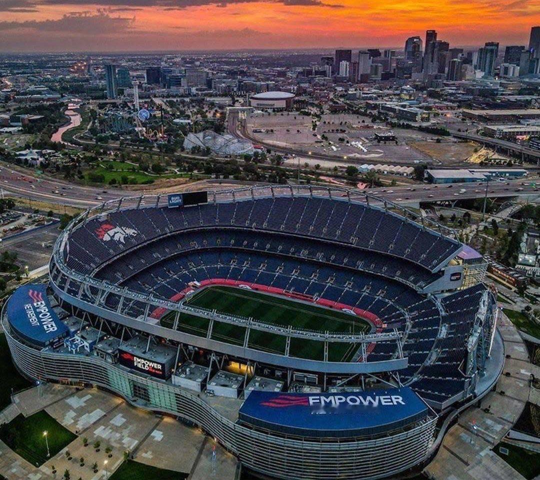 预计明天在 Empower Field at Mile High 球场 ，将有超