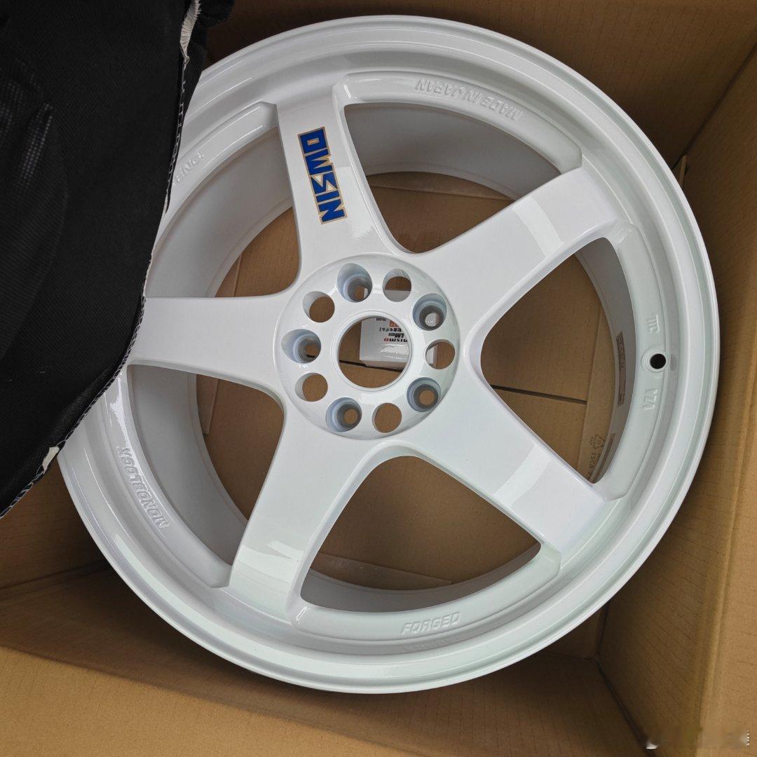 开箱了部分32补品，我觉得nismo是最会赚钱的，复刻一个旧的logo，冠称40