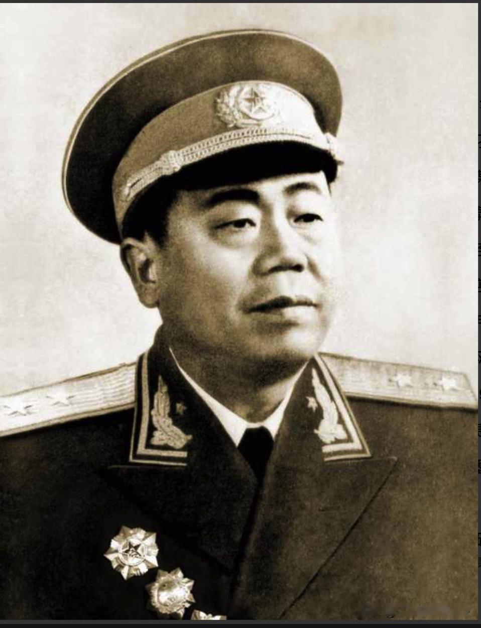 1980年，钟伟平反后，找黄克诚要回老房子，黄克诚却指着鼻子大骂："那是你的房子