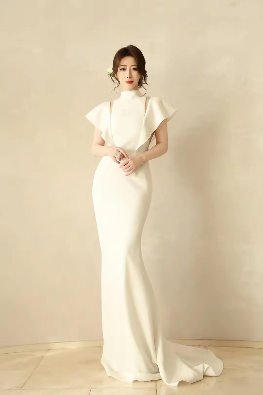 优雅白裙，气质满满，简约而不失高贵！👗✨