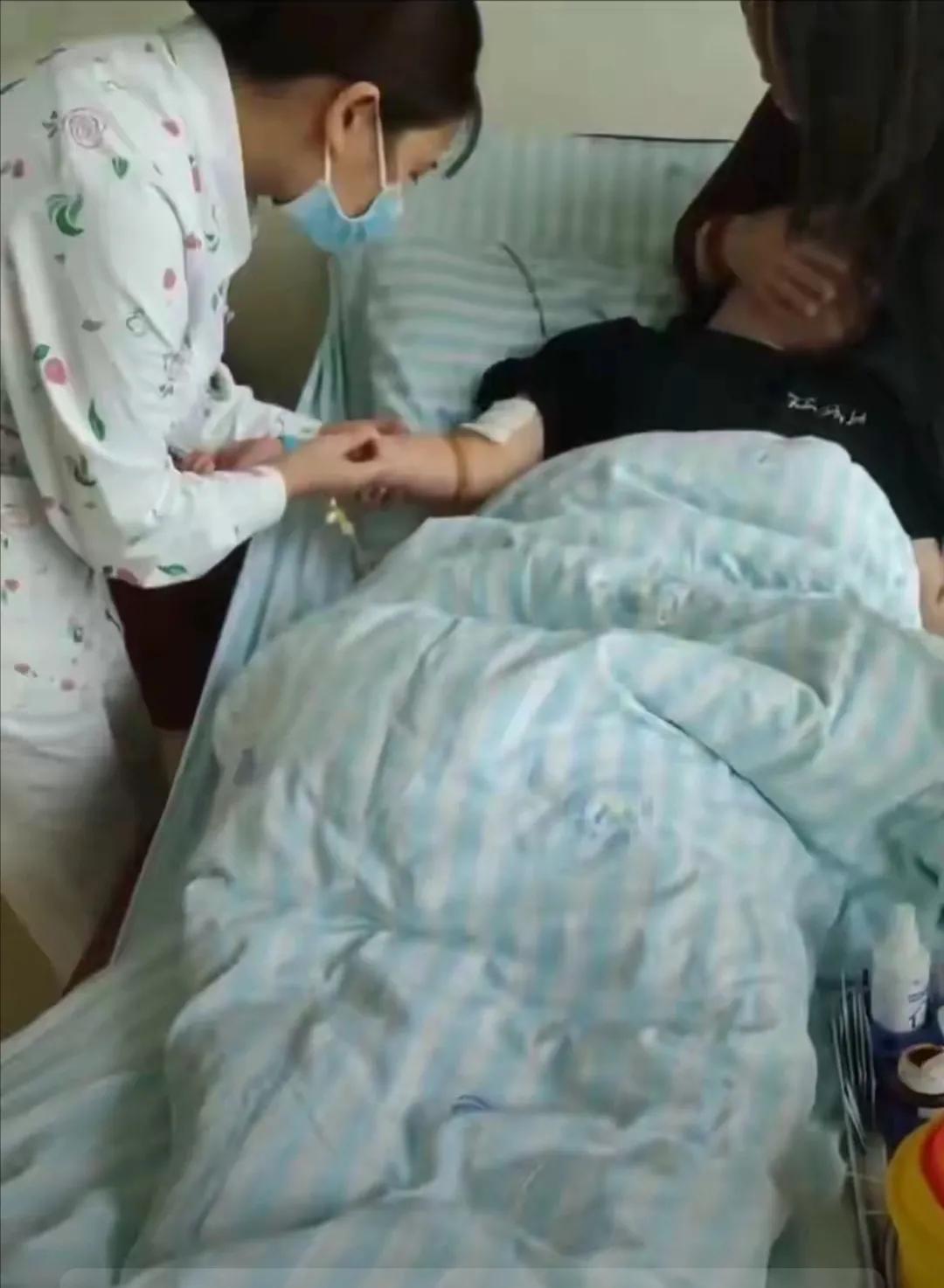 《15 岁女孩遭母亲男友砍伤：伤痛》
 
“每到晚上，我都不敢入睡，只要一闭上眼