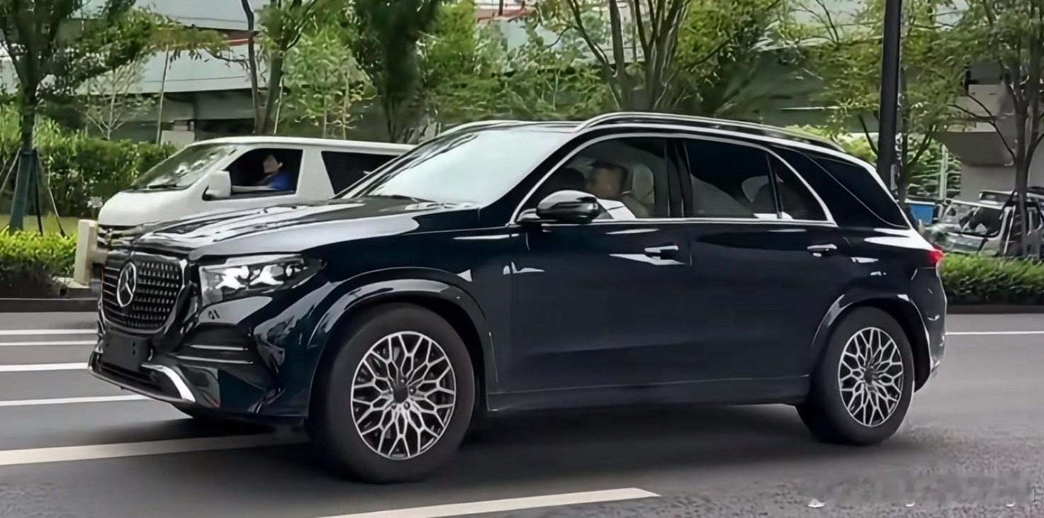 GLE L长轴无伪装照都有点恍惚了，这车发布了没？前摇好长，赶紧开卖啊
