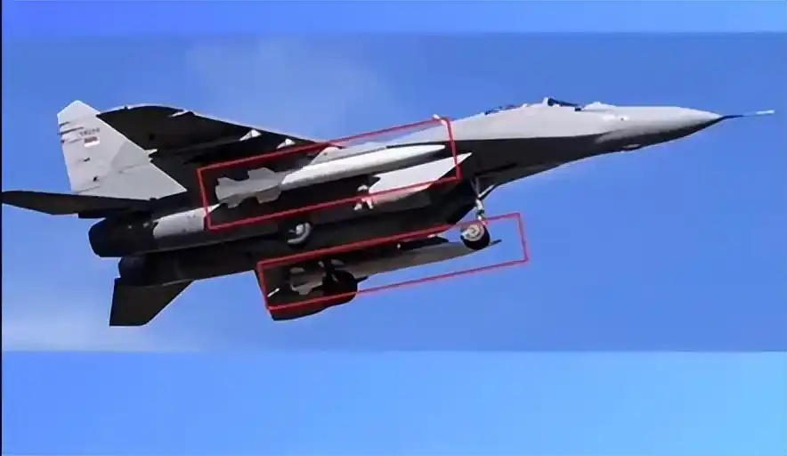 塞尔维亚战机挂中国导弹亮相。米格29挂载中国空地导弹——CM-400AKG超音速