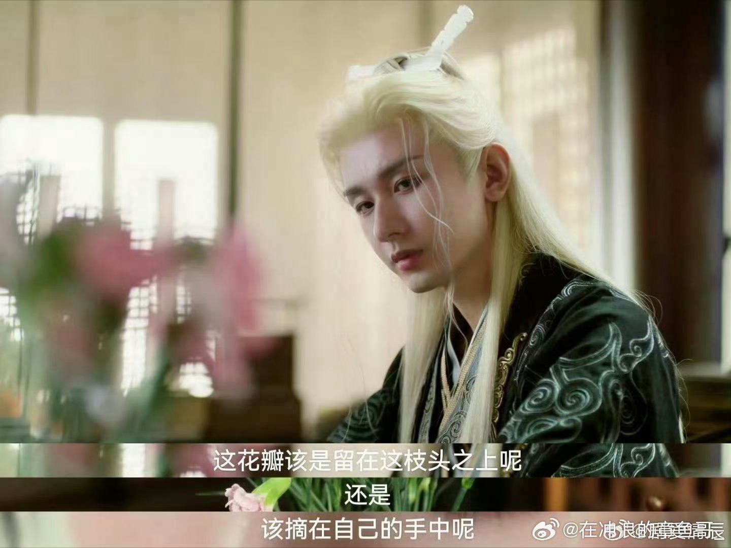 这样的疯辣daddy成毅有两个 绝了！ 白发造型气场拉满，成毅凭演技诠释“同脸不