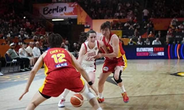 中国女篮29分不敌法国！多项数据亮起红灯，张子宇遭遇硬仗考验