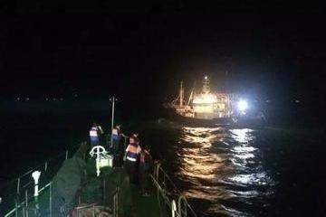 刚刚在黄岩岛附近海域的一起突发海难，彰显了解放军的人道主义精神与国际责任担当‌，