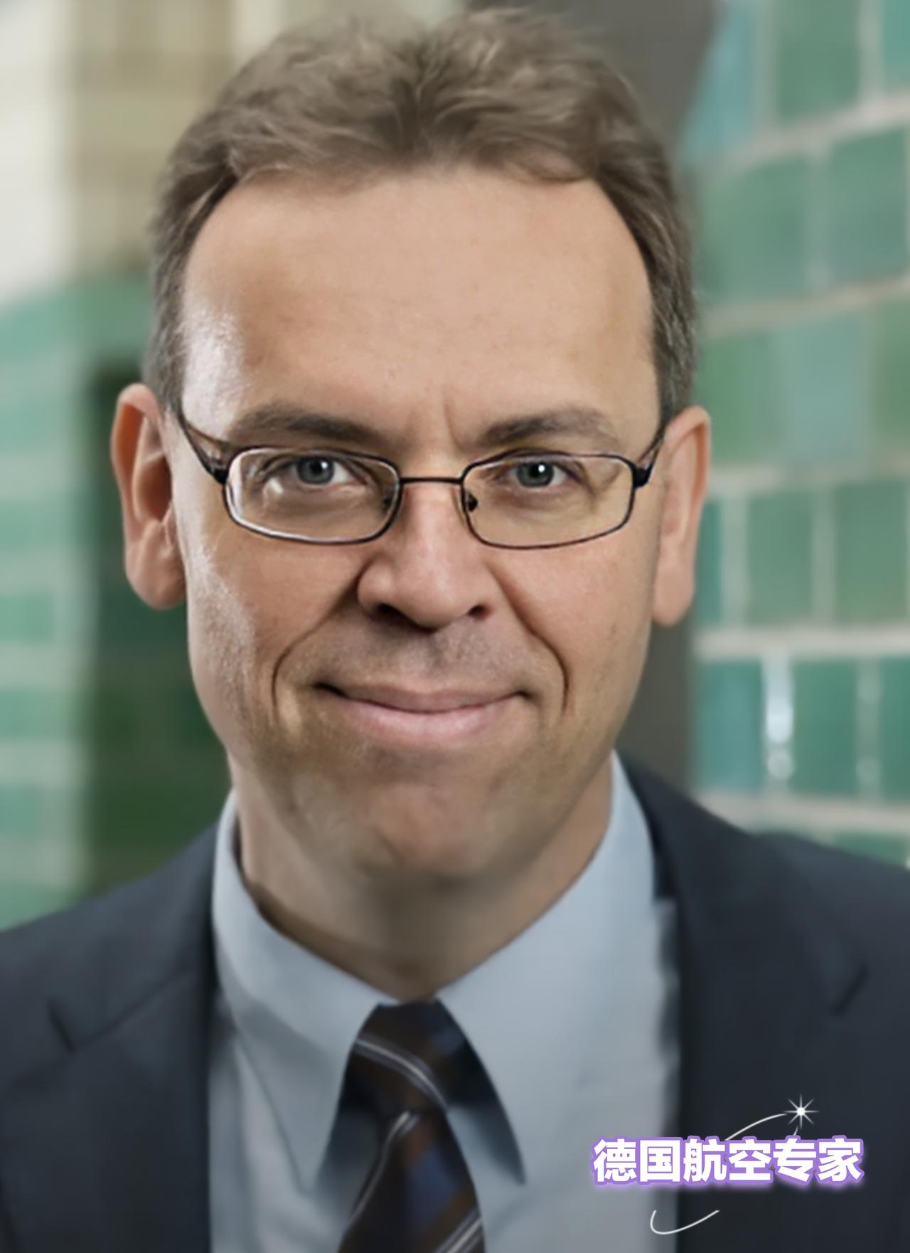 德国航空专家长期关注中美军事，直言中国军事技术让美国不敢随意挑衅，现在美国碰上中