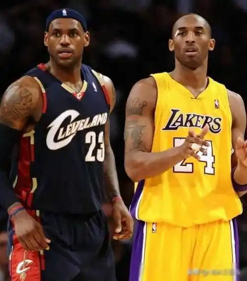 【NBA历史最佳！科比赢得万千球迷们尊重，反观詹姆斯为何不能？】有些事情，冠军戒