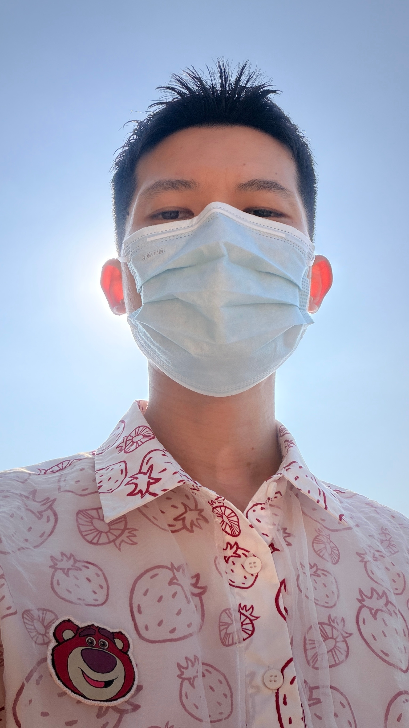 当了五个月全职待命老爸，终于拥有一次不带娃出门的机会！初秋凉爽，阳光正好，奶茶在