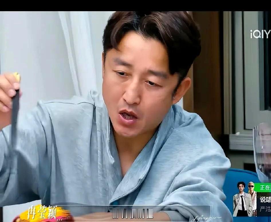 显然，邹市明对冉莹颖已经不愿意沟通了。
冉莹颖举杯庆祝家里还清了巨款，邹市明却直