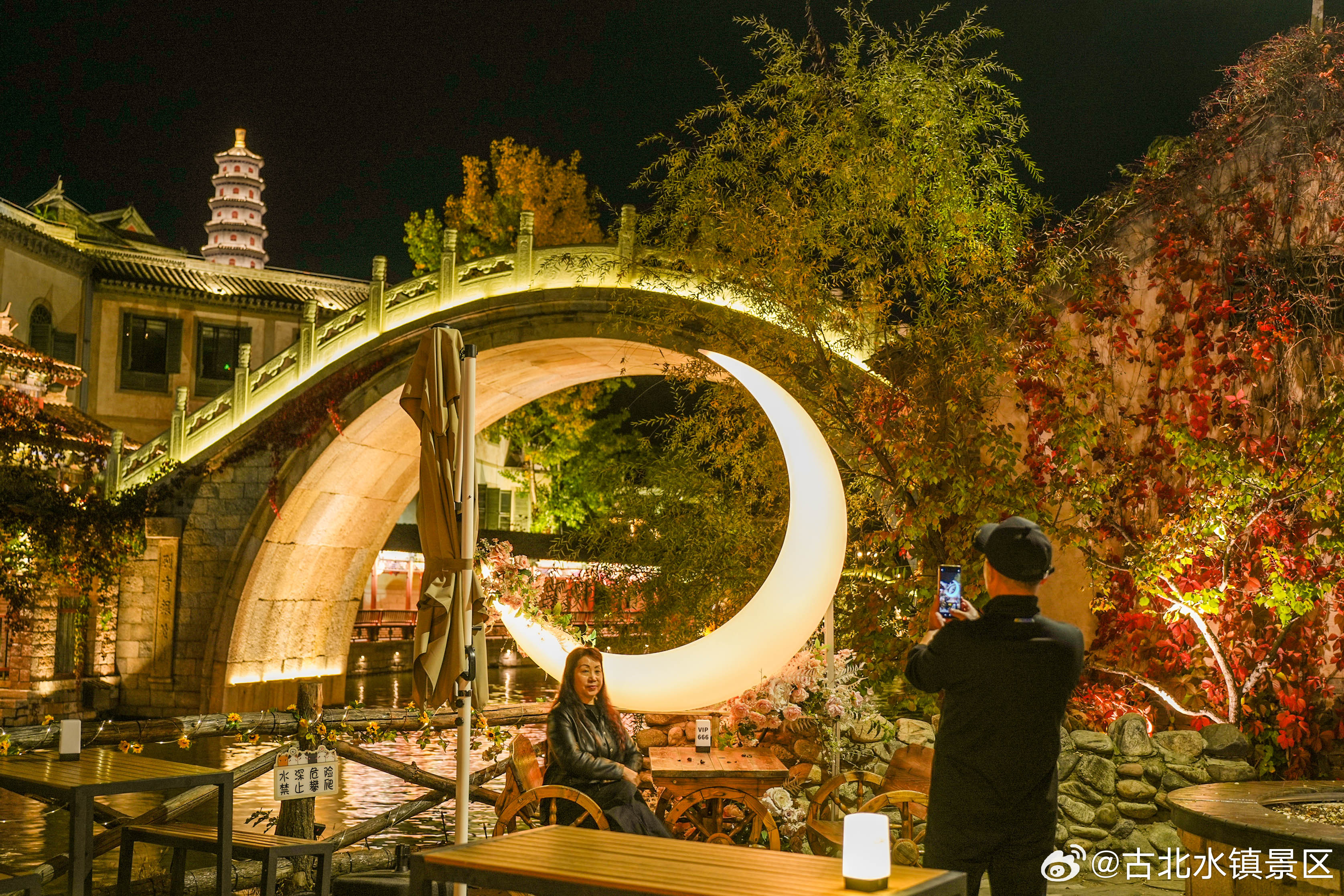 月亮躲进云层打盹，星星点亮床头做你的夜灯晚安，宝子们~#司马台长城# #古北水镇