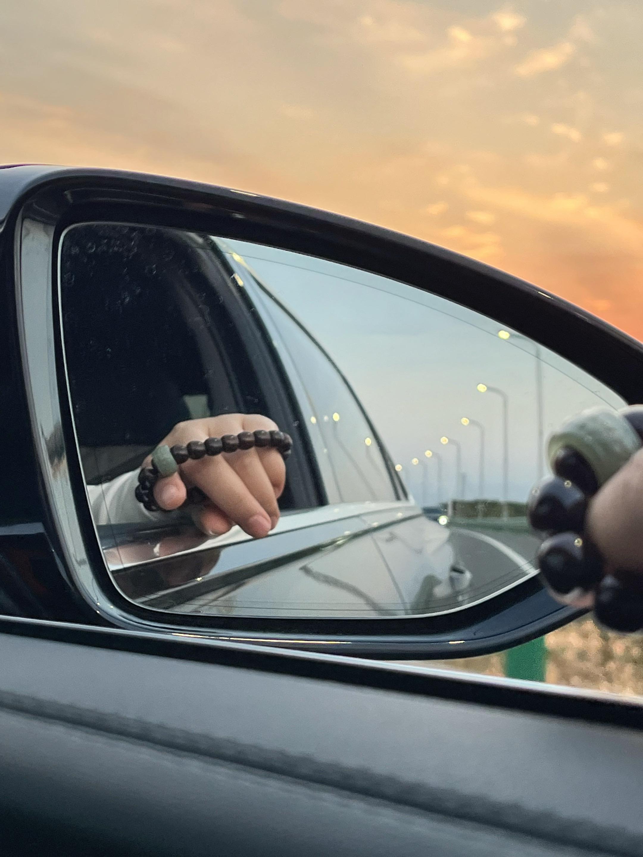 我对人性最大的误解 就是以为是个人都会有良心