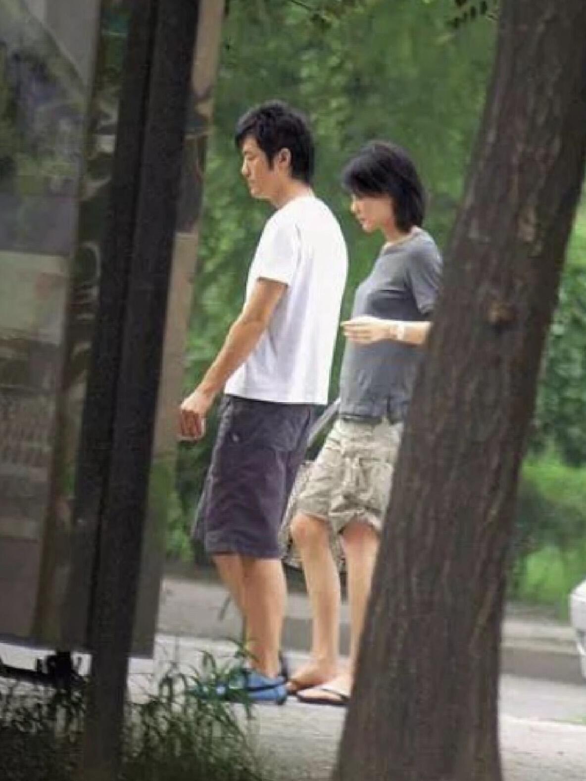 李亚鹏
如果一直就甘愿混娱乐圈
而且放弃嫣然这个慈善
他也能过得很好
就是因为他