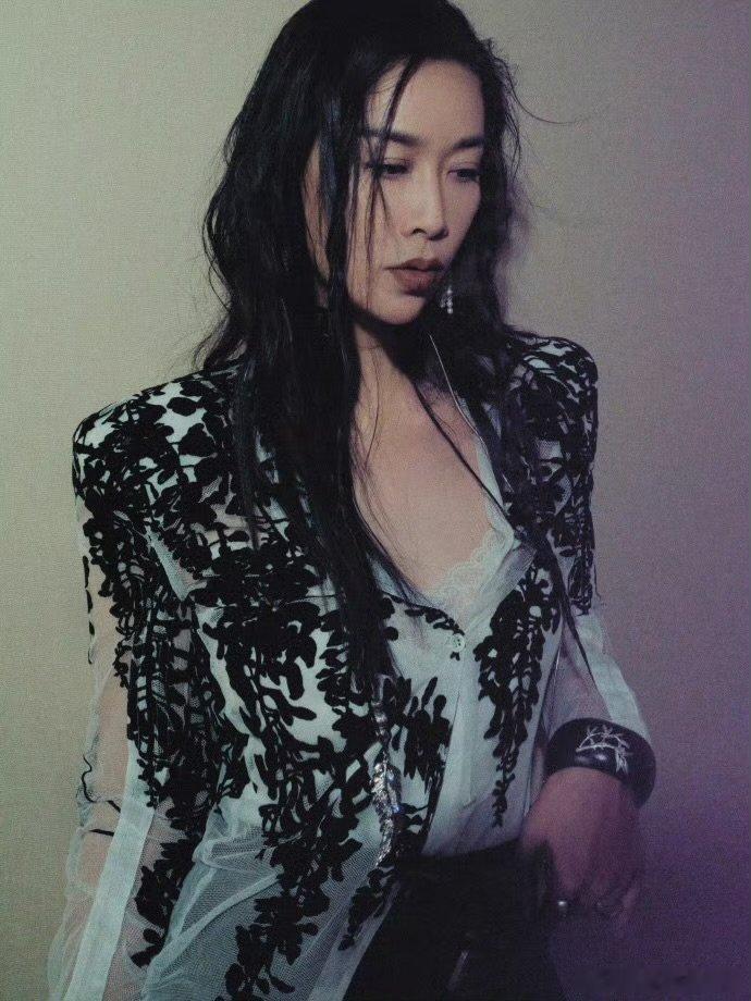 那英 冷脸1声鸣远扬 那英冷脸气场杀！安静不说话都超有范儿，拽到骨子里 