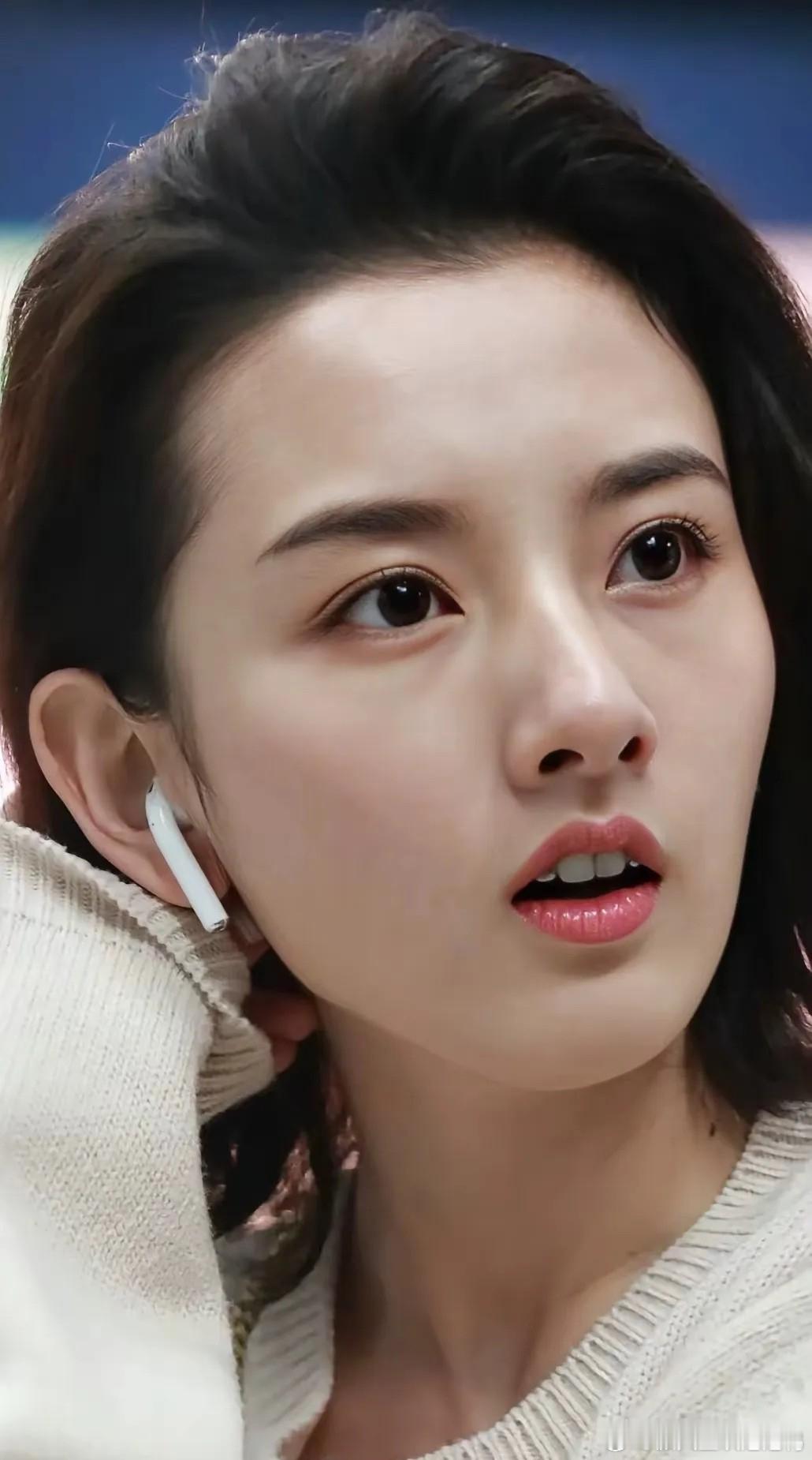 宋祖儿的外形堪称惊艳！从小就是甜美清秀的模样，11岁出演小哪吒时，脸小眼大，轮廓