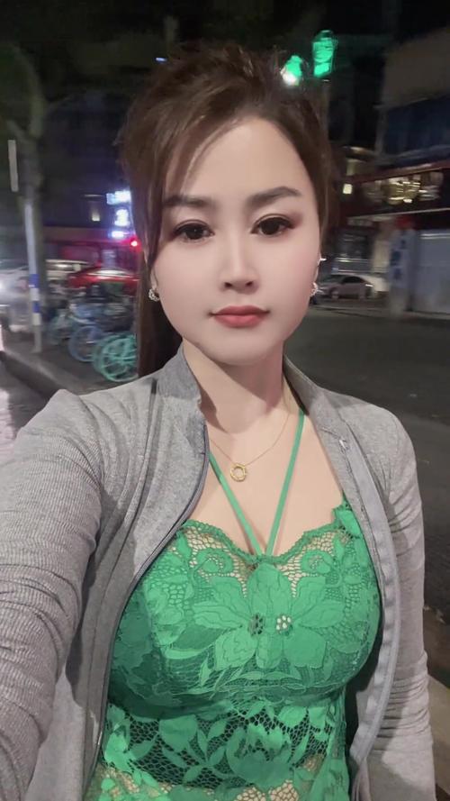 真正能压垮女人的
女人终于看懂了几个只有离婚后才懂的人生秘密，也是无数女人耗尽半