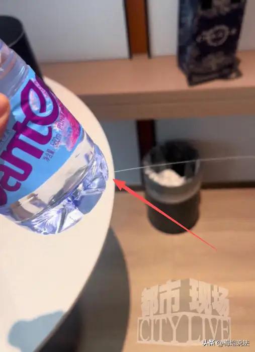 卜女士的这场看似普通的入住经历，却暴露出酒店安全与消费者权益保护的严重漏洞。一个