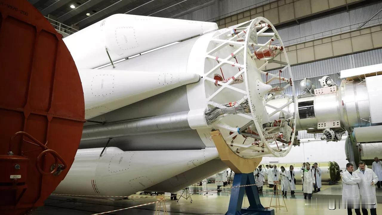 俄罗斯质子-M火箭因缺陷取消发射
洲哥讲时事 当地时间2025年12月14日，俄