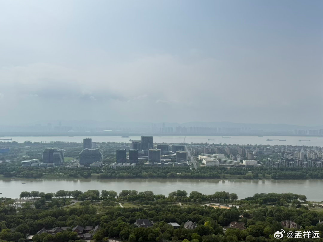 转。金陵赋（杜骏飞）帝宅山川，江南形胜。龙行地理，虎象天文。此处也，襟带江淮，烟