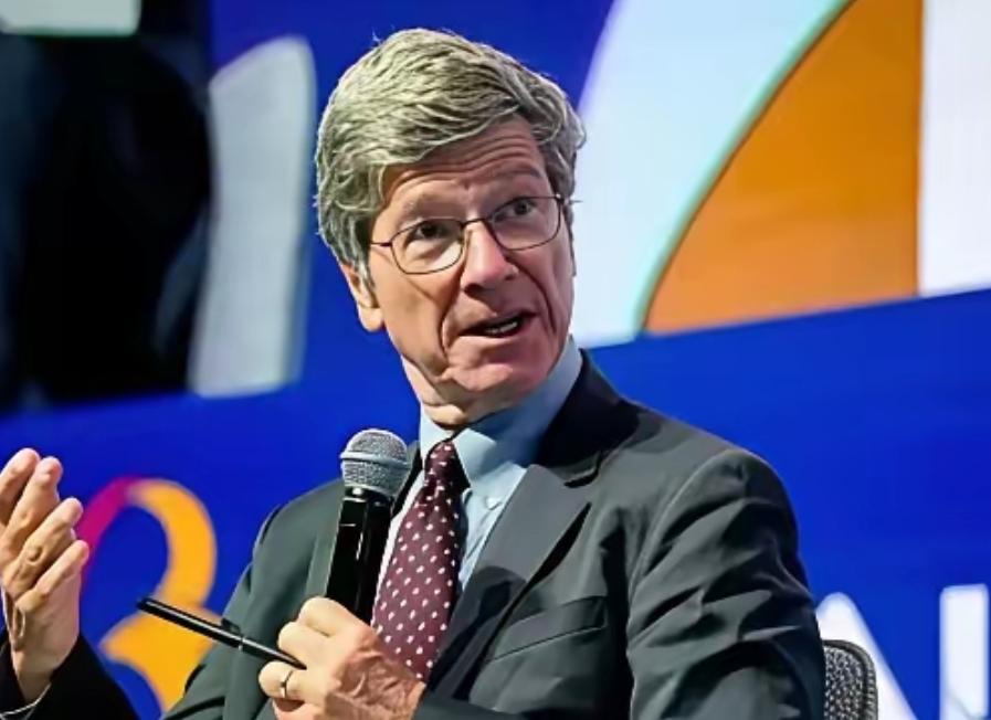 一个美国教授说了句大实话，台下掌声就没停过，他说，两千年，中国，从没跨过那片海去