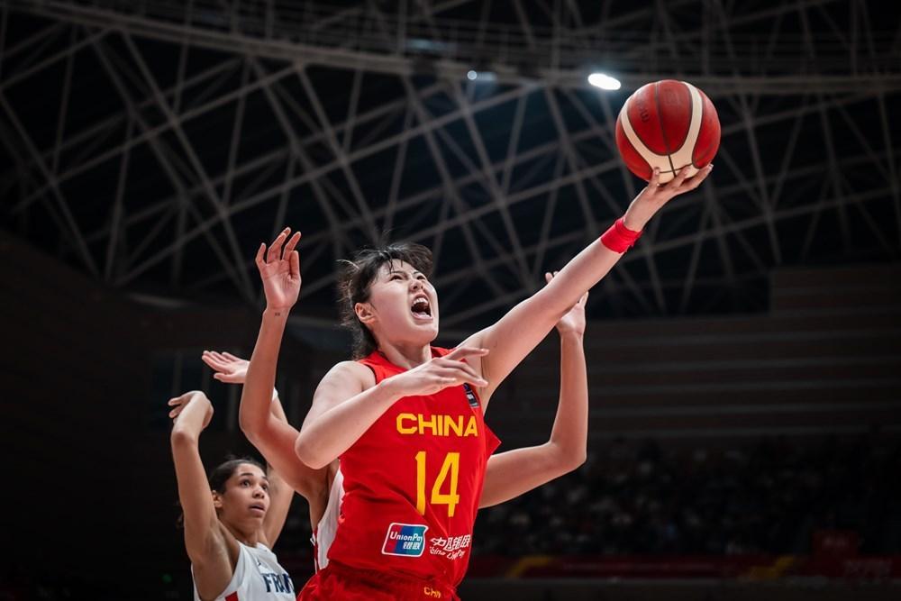 虽然中国女篮惨败给法国32分，但在随后的比赛中波多黎各险胜新西兰，中国女篮获得巴