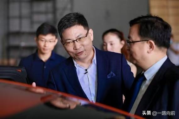 余承东称，汽车业务是华为目前唯一亏损的业务，也是公认烧钱又难干的赛道，这番真话道