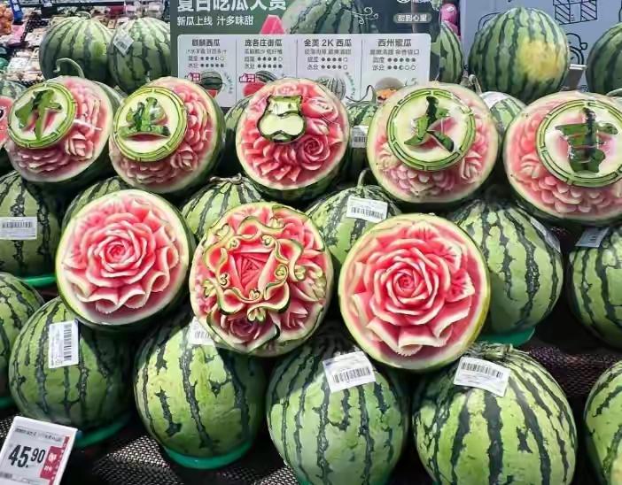 外网彻底看不懂了：中国卖不掉的西瓜，为什么最后全城都在买
 
最近一幕，直接把外