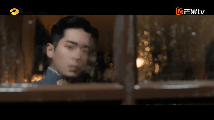 玉簟秋我爱上了下属未婚妻玉簟秋一边是青梅竹马的婚约，一边是强势偏执的少帅，乱世之