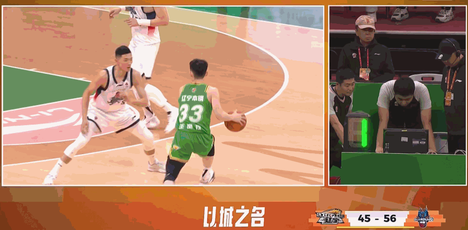 陈林坚违体犯规 辽宁男篮vs山东男篮 王岚嵚带球突破，陈林坚阻挡犯规，但裁判回看