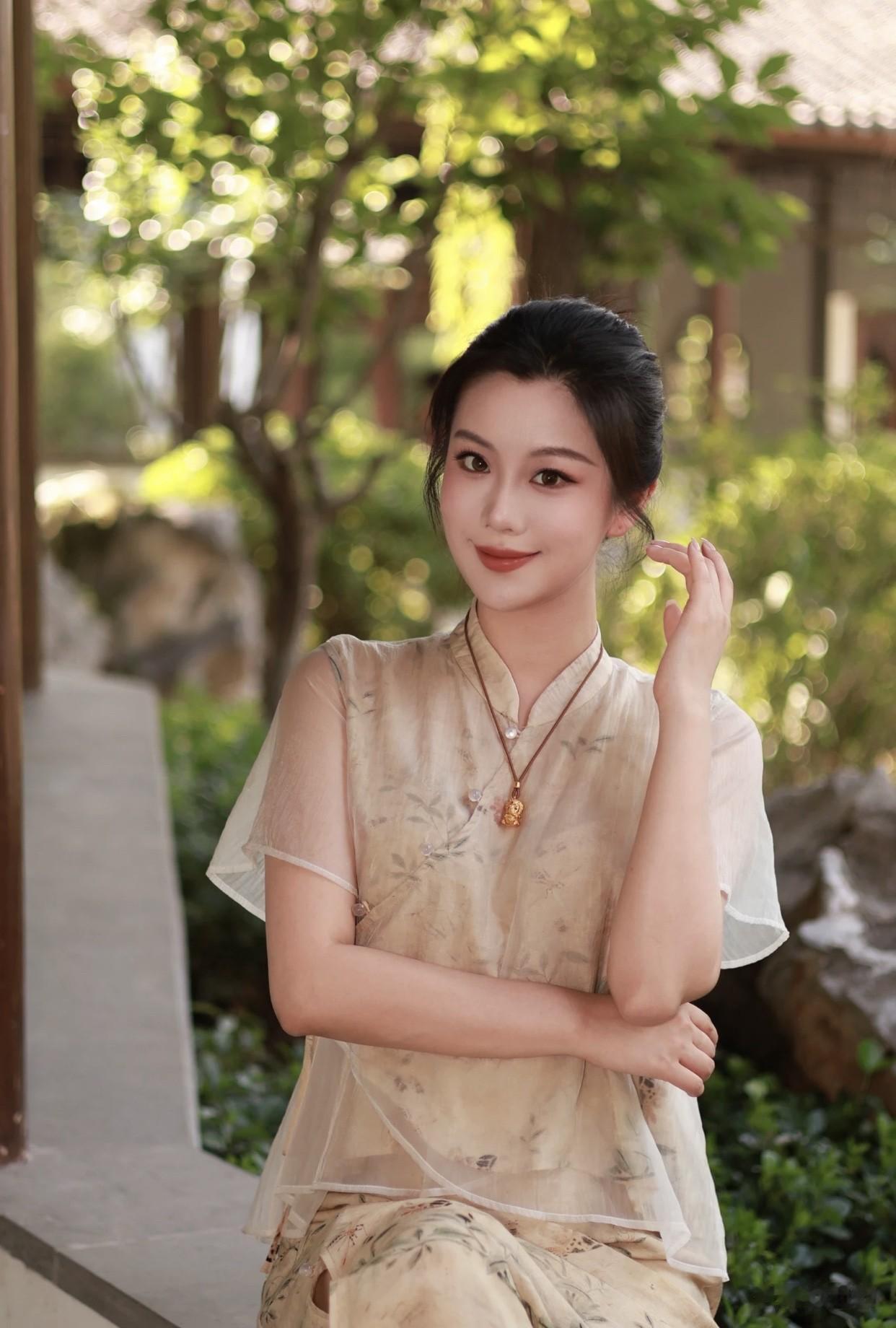 晒图笔记大赛温柔古典风，竹林中的优雅女子