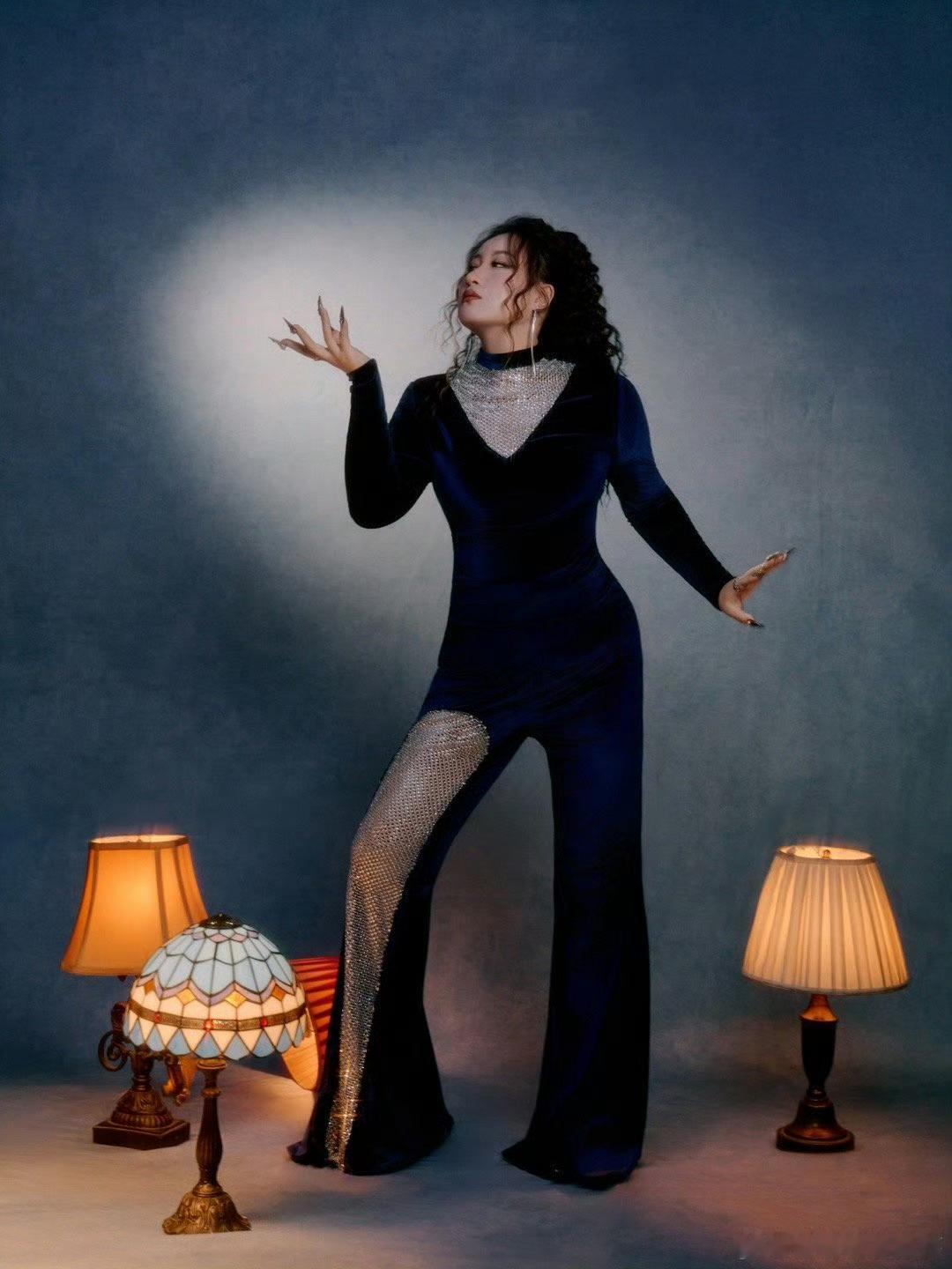 锤娜丽莎的专辑支撑着姚谦治疗期 跨代际的音乐惺惺相惜太好哭😭 姚谦老师身陷病痛