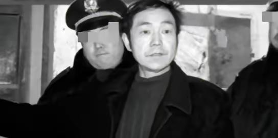 “打！给我狠狠的打！”1998年11月14日下午，在西安某条偏僻的小巷里，一群染