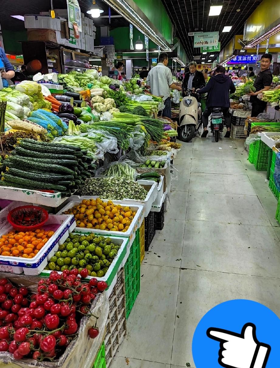最让人脊背发冷的，
真不是天门查扣的那批毒蔬菜，而是那股子把人分三六九等的劲儿。