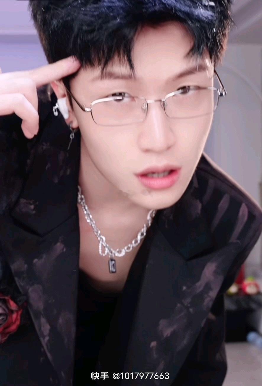 天启是真的爱懵圈，骂他恋爱脑也好傻也罢，也别说早晚会分，目前他是没有分的想法的，