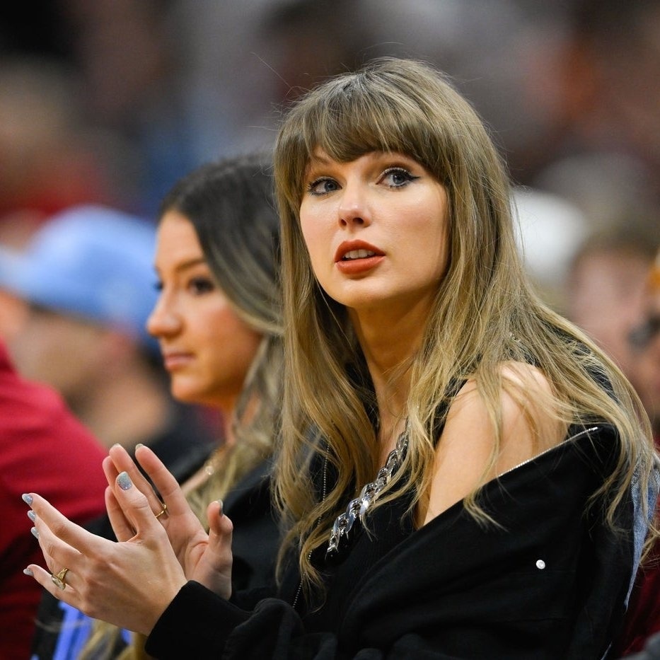 NBA 据美媒报道，泰勒·斯威夫特今晚将现身麦迪逊广场花园，观看尼克斯队与马刺队