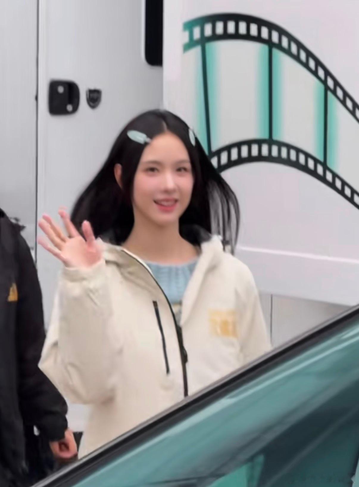 陈都灵白幼薇公主切造型陈都灵今天也没变成玩偶呢出妆 香香软软的嘟嘟 