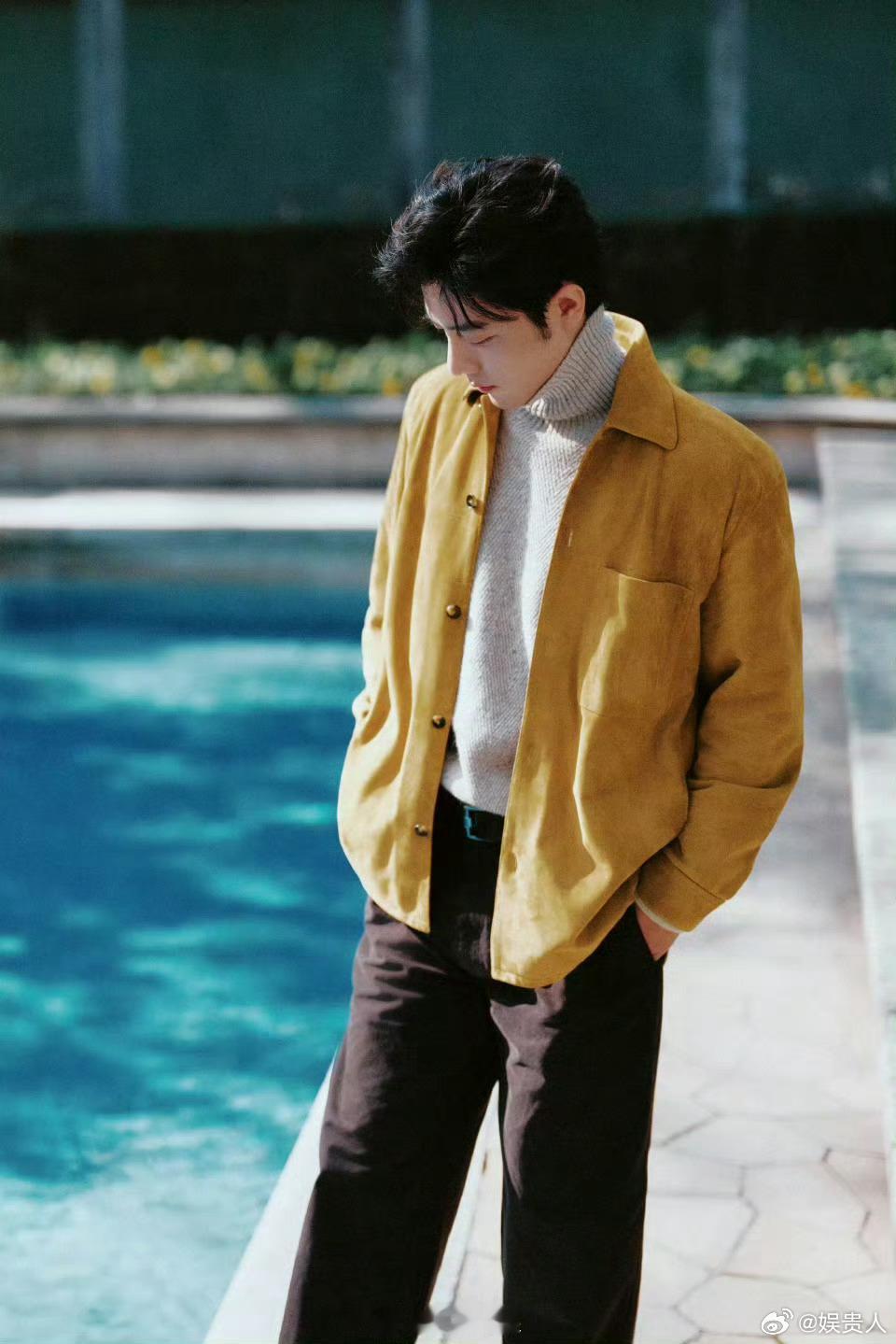 肖战这套完全冬日暖阳肖战亮黄色衬衣 亮黄的好衬肖战的，冬日暖阳一般的存在 