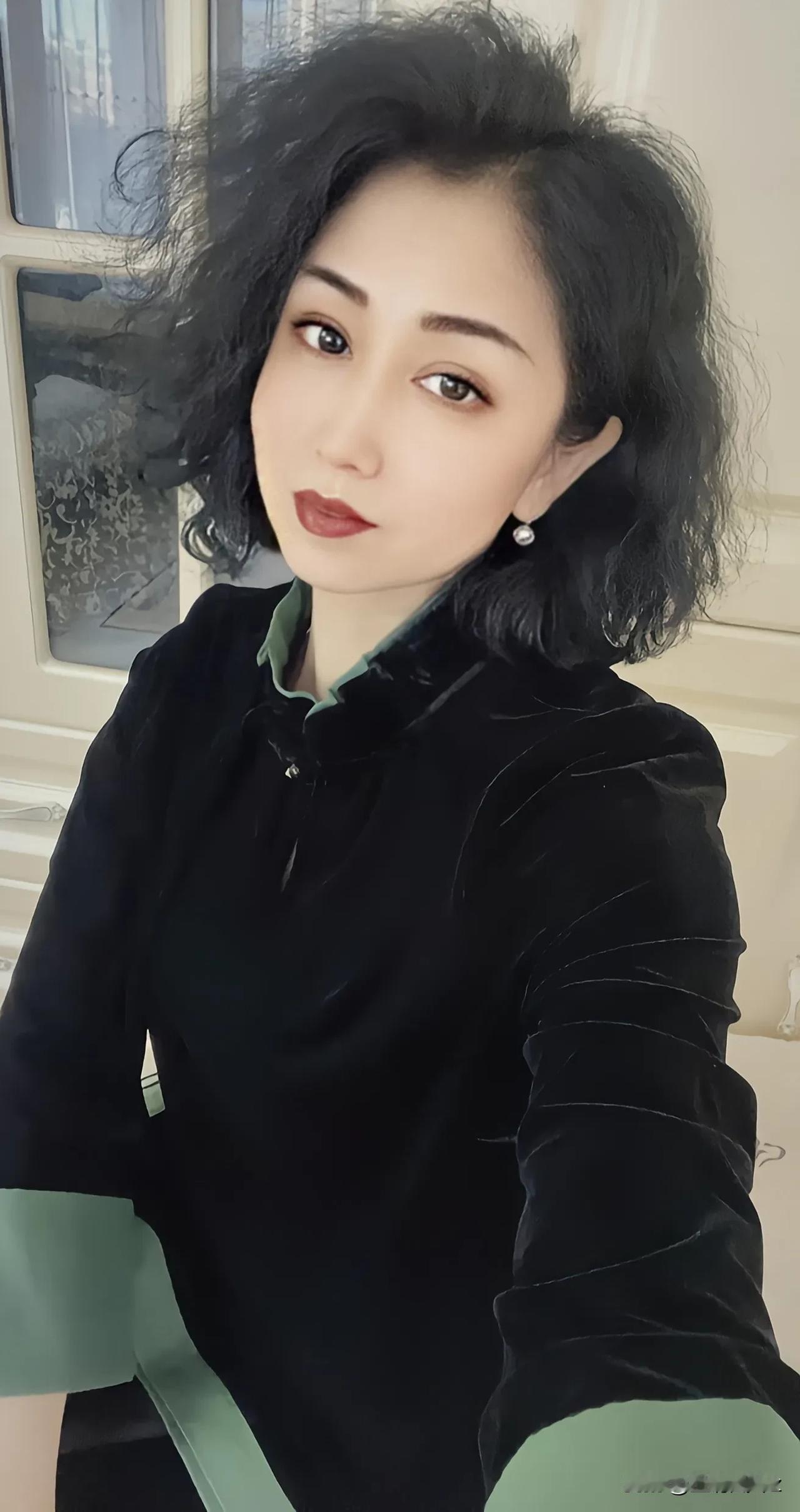 什么是人性？  
人性就是，当他渡过河后，会把船藏起来，然后回过头告诉你，只要苦