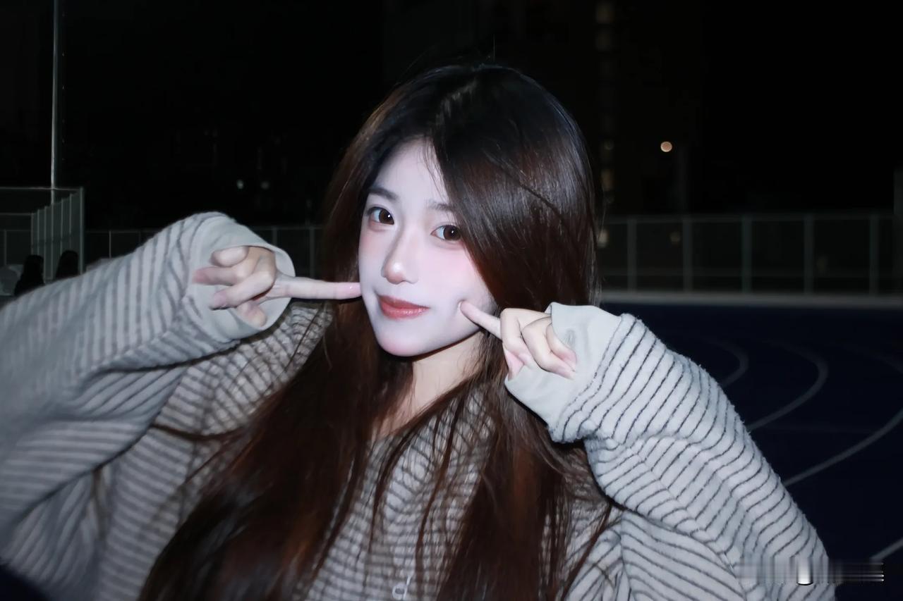 夜晚自拍，少女心满满🌙✨