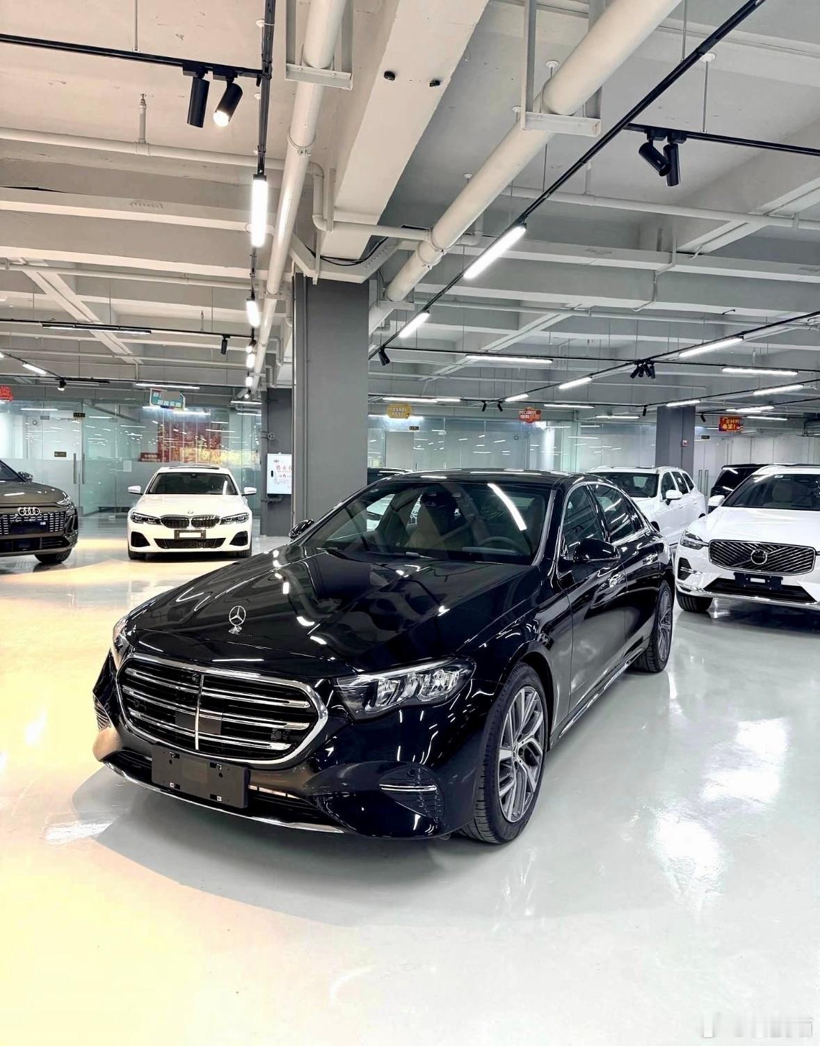 尾号777777手机号拍出51.5万元50多万，能买一辆奔驰e300L了，还能剩