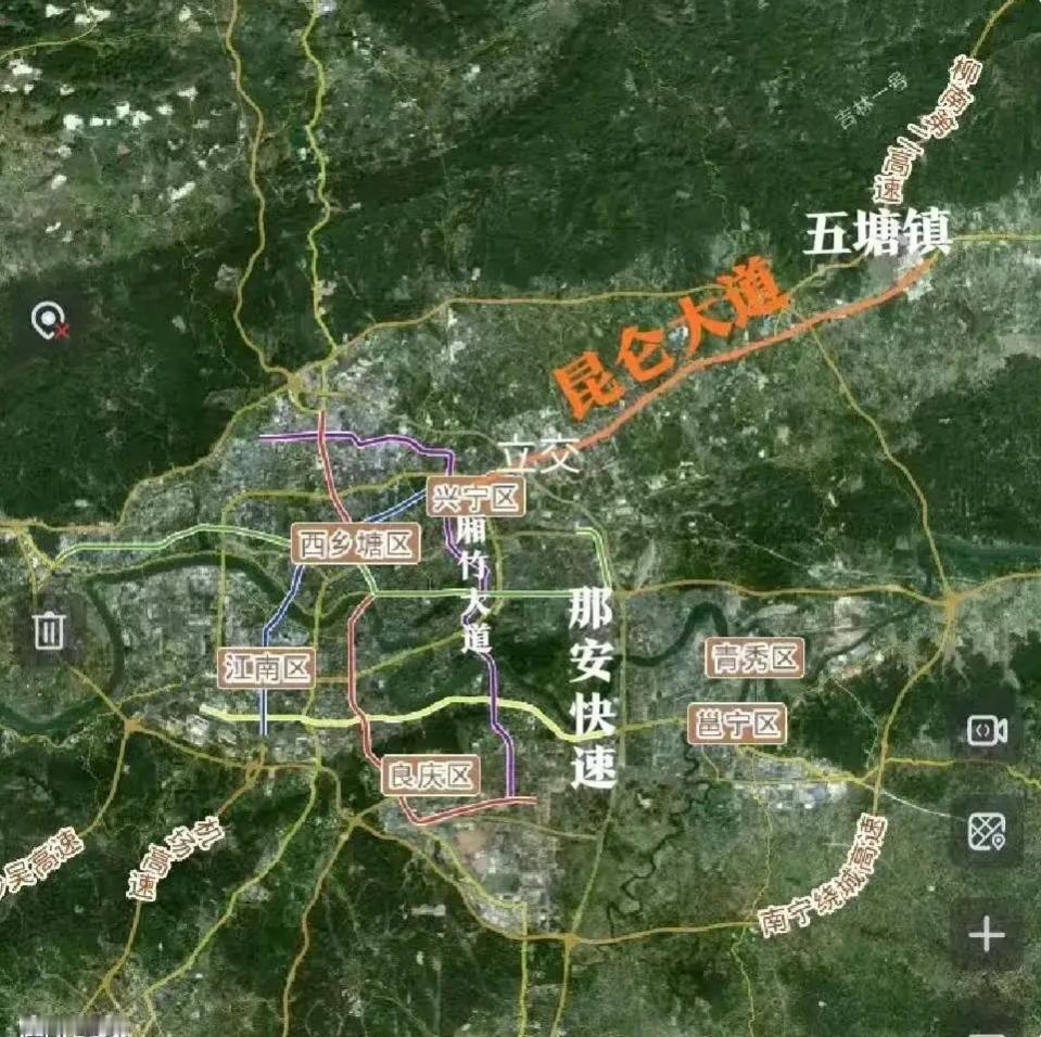 南宁昆仑大道红灯阵：23次驻足，进城路漫漫

清晨七点，南宁昆仑大道进城方向已排