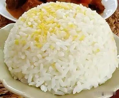 今日份快乐，全被一口热乎美食拿捏了✨

忙完手头的琐事，给自己安排了一顿超治愈的