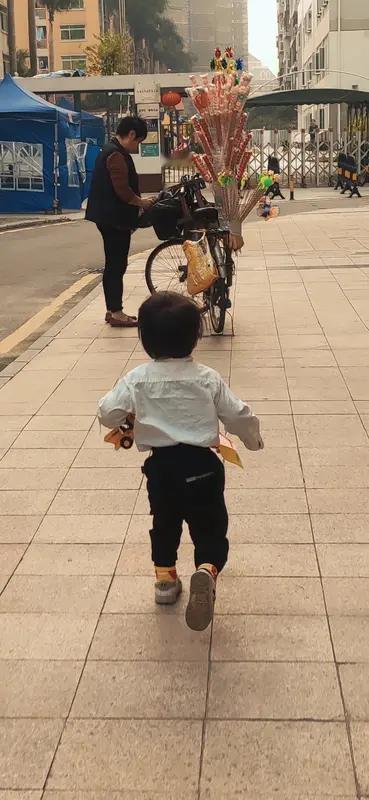 河南开封这事儿，真是揪人心！女子带1岁儿子失联，300多名志愿者都找了7天啦！