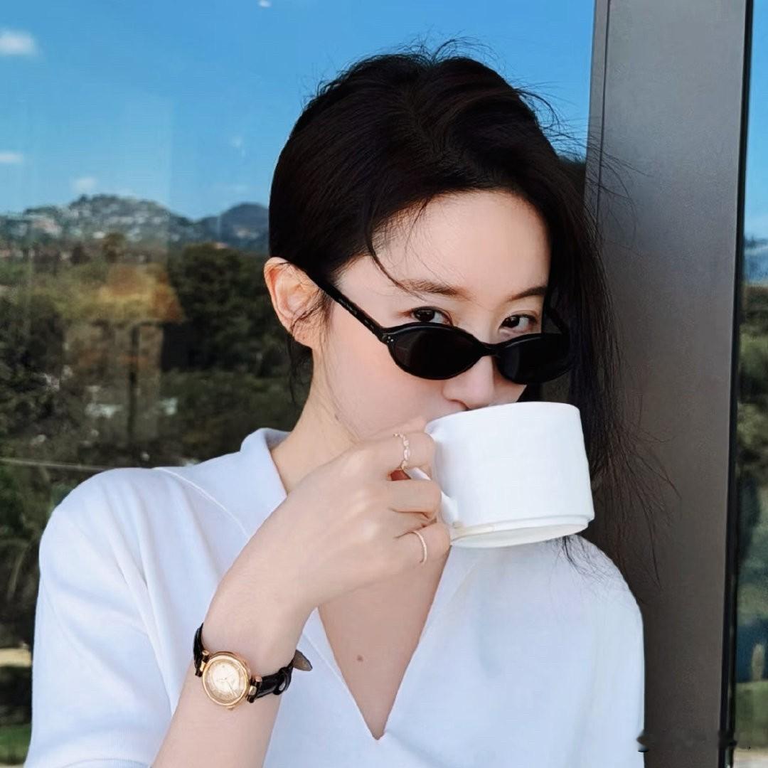 刘亦菲，赵丽颖，杨幂
刘诗诗，唐嫣，倪妮
宋茜，迪丽热巴，杨紫
据说，你们是80